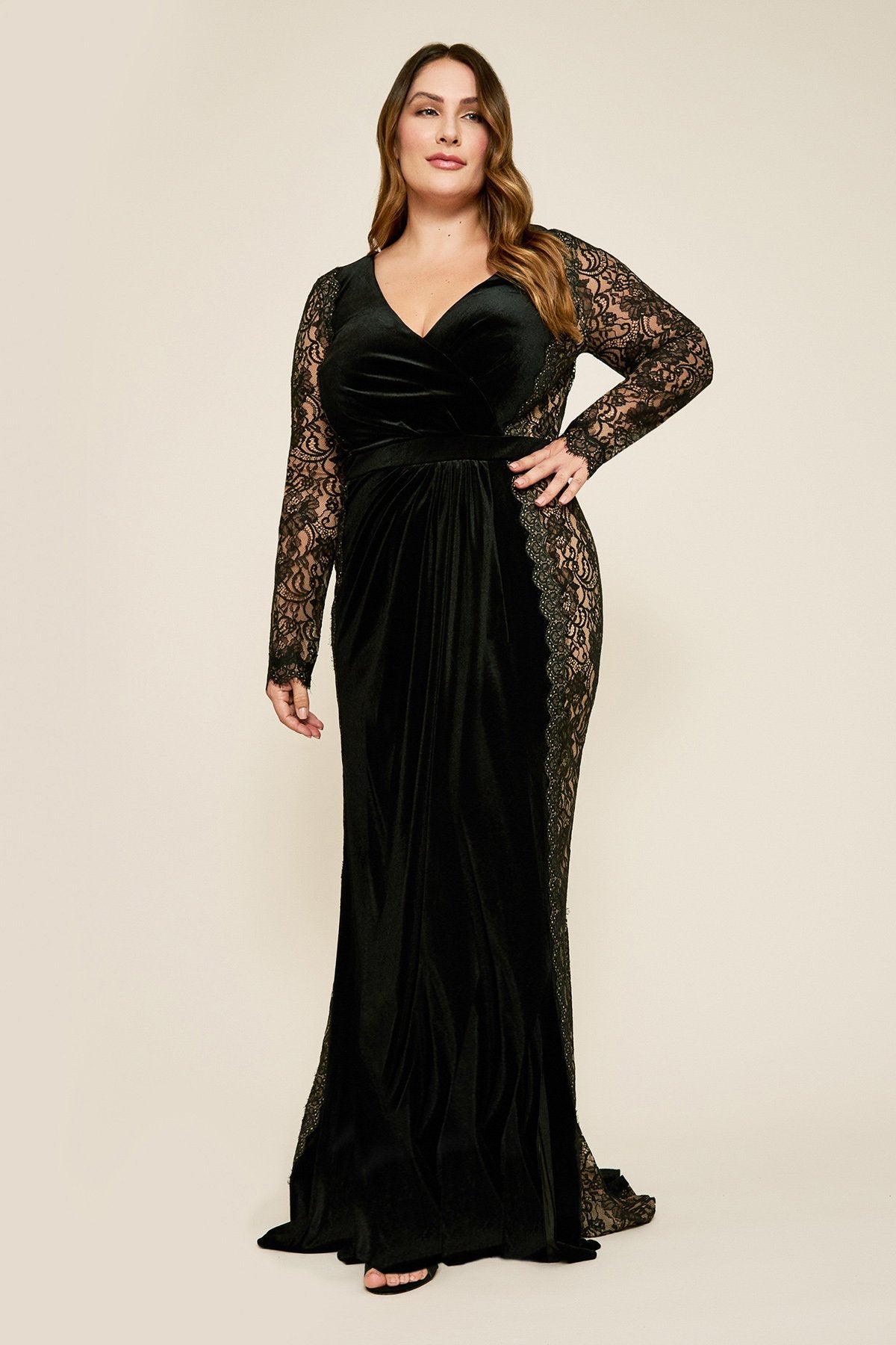 Molin Long-Sleeve Velvet Gown - PLUS SIZE